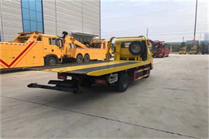 西华非事故拖车